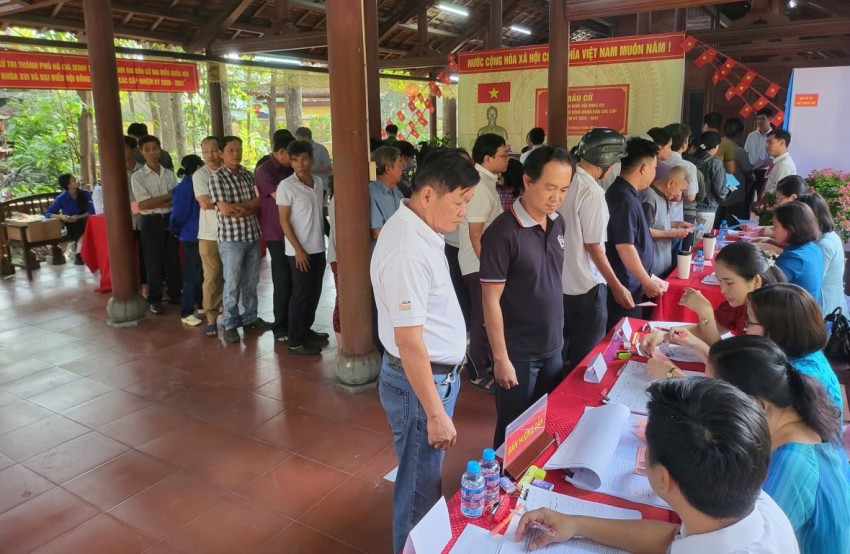 Không khí bầu cử đại biểu Quốc hội khóa XVI và đại biểu HĐND các cấp nhiệm kỳ 2026-2031 tại khu vực bỏ phiếu số 01, phường Dĩ An diễn ra nghiêm túc, trật tự. Không khí bầu cử đại biểu Quốc hội khóa XVI và đại biểu HĐND các cấp nhiệm kỳ 2026-2031 tại khu vực bỏ phiếu số 01, phường Dĩ An diễn ra nghiêm túc, trật tự.