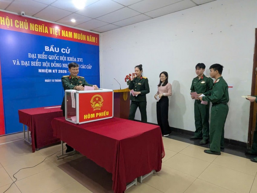 Rộn ràng điểm bỏ phiếu số 11 phường Thanh Liệt: Cử tri nô nức đi bầu từ sáng sớm Rộn ràng điểm bỏ phiếu số 11 phường Thanh Liệt: Cử tri nô nức đi bầu từ sáng sớm