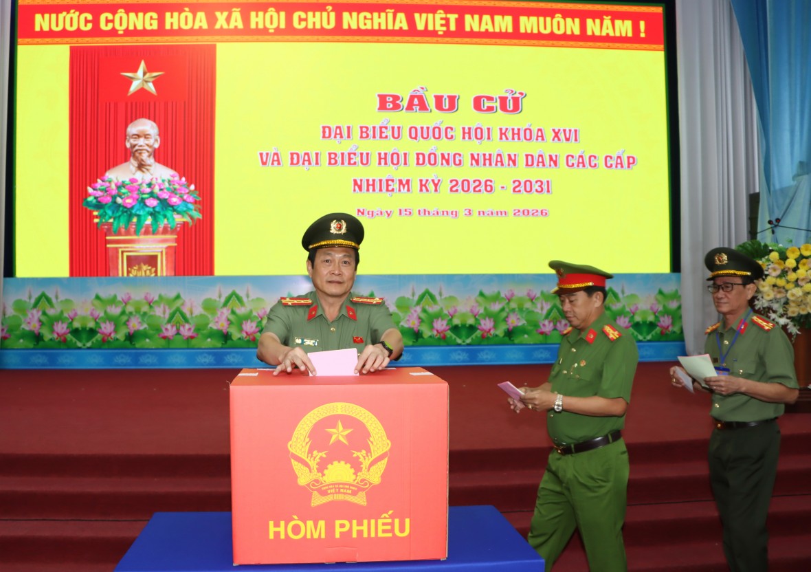 Tưng bừng ngày hội bầu cử tại Tổ bầu cử số 37, Công an tỉnh Cà Mau Tưng bừng ngày hội bầu cử tại Tổ bầu cử số 37, Công an tỉnh Cà Mau