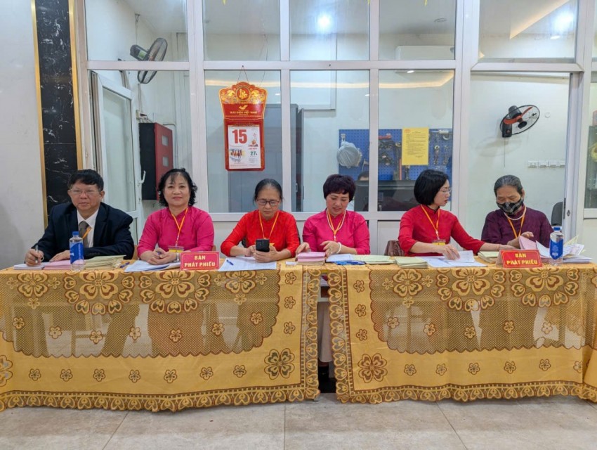 Rộn ràng điểm bỏ phiếu số 11 phường Thanh Liệt: Cử tri nô nức đi bầu từ sáng sớm Rộn ràng điểm bỏ phiếu số 11 phường Thanh Liệt: Cử tri nô nức đi bầu từ sáng sớm