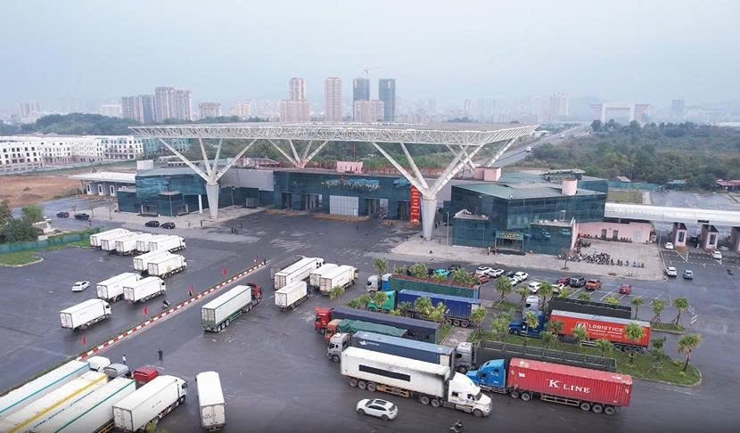 Thí điểm thông quan hàng hóa cuối tuần tại khu vực cầu Bắc Luân II.