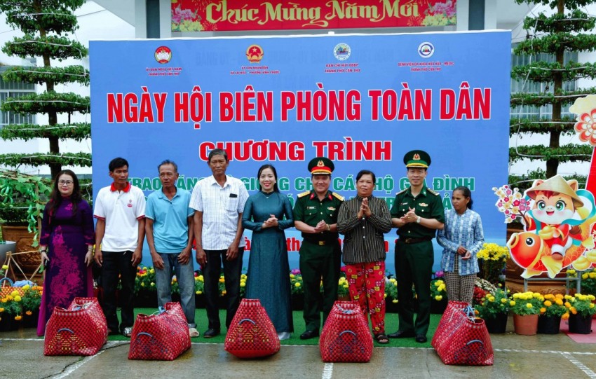 Chuỗi hoạt động ý nghĩa thiết thực trong Ngày hội Biên phòng toàn dân tại Cần Thơ Chuỗi hoạt động ý nghĩa thiết thực trong Ngày hội Biên phòng toàn dân tại Cần Thơ