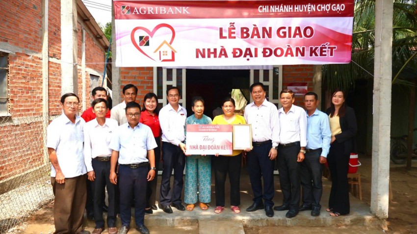 Agribank chi nhánh Tiền Giang hỗ trợ 700 triệu đồng chăm lo Tết cho người nghèo tại Đồng Tháp