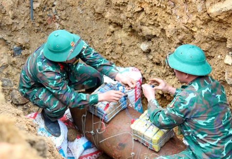 Huỷ nổ thành công quả bom nặng hàng trăm kg tại Phú Thọ Huỷ nổ thành công quả bom nặng hàng trăm kg tại Phú Thọ
