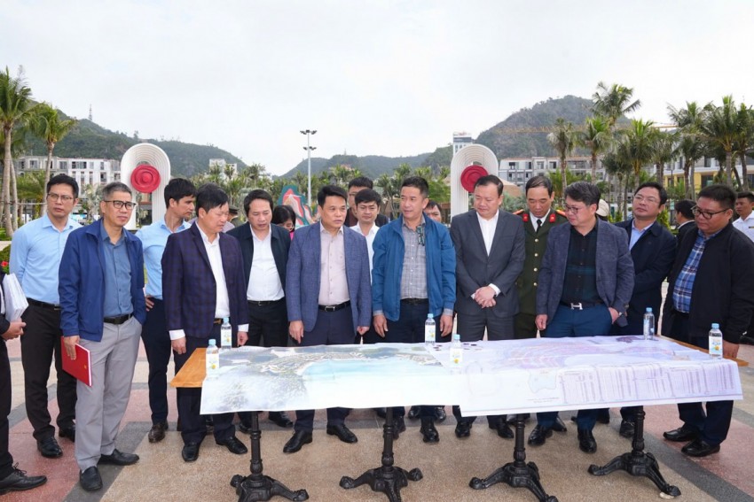 Chủ tịch UBND thành phố Lê Ngọc Châu kiểm tra tiến độ các dự án du lịch trọng điểm tại đặc khu Cát Hải. Ảnh CTTĐT TP Hải Phòng Chủ tịch UBND thành phố Lê Ngọc Châu kiểm tra tiến độ các dự án du lịch trọng điểm tại đặc khu Cát Hải. Ảnh CTTĐT TP Hải Phòng