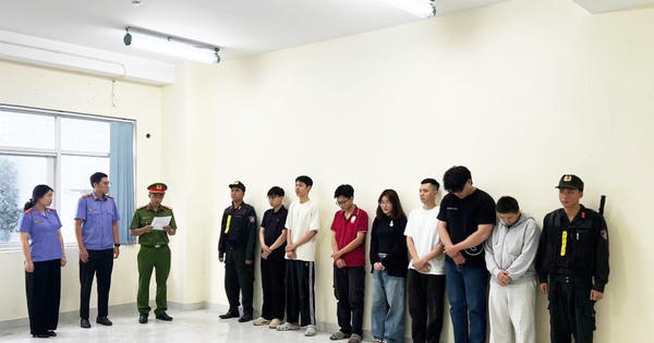 Triệt phá đường dây buôn bán thuốc lá điện tử doanh thu hàng tỷ đồng