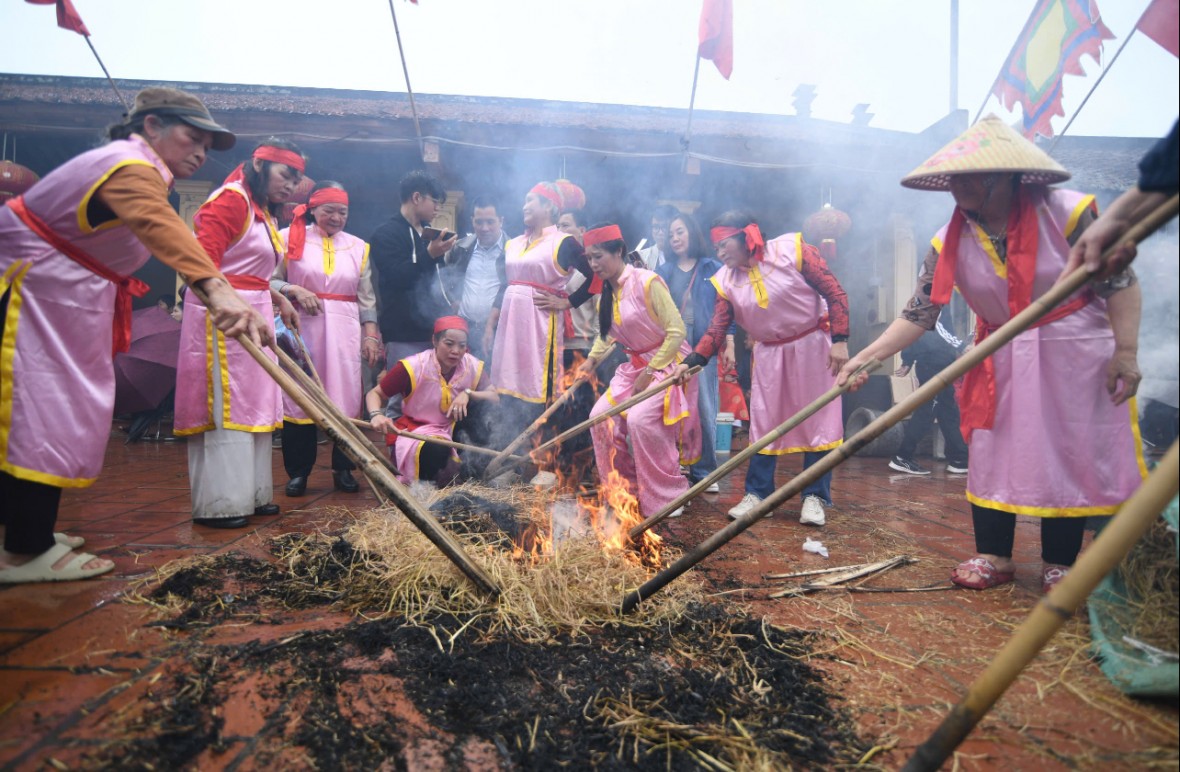 Tái hiện tích tướng quân Phan Tây Nhạc tại Lễ hội thổi cơm làng Thị Cấm
