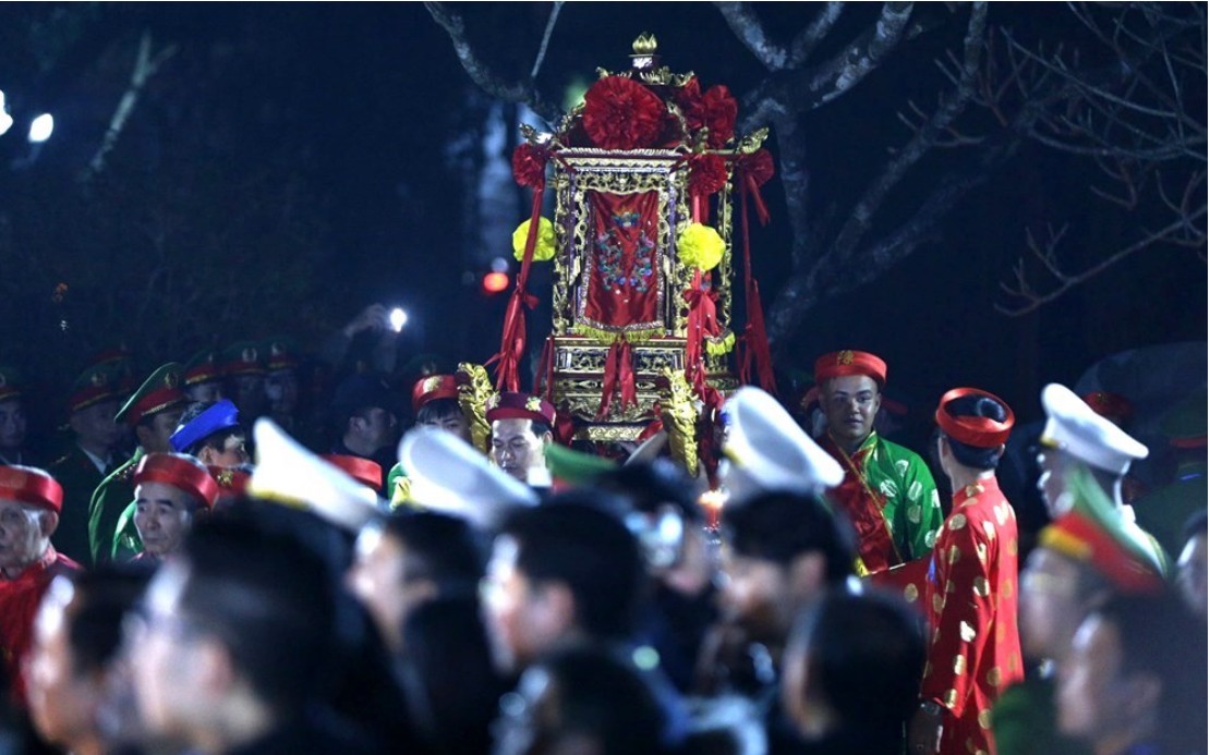 Lùi khung giờ phát ấn Đền Trần 3 tiếng so với dự kiến Lùi khung giờ phát ấn Đền Trần 3 tiếng so với dự kiến