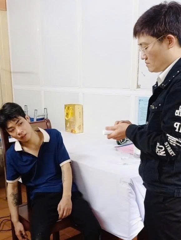 Du khách được thăm khám tại phòng y tế trong khu vực di tích và danh thắng Yên Tử. Du khách được thăm khám tại phòng y tế trong khu vực di tích và danh thắng Yên Tử.