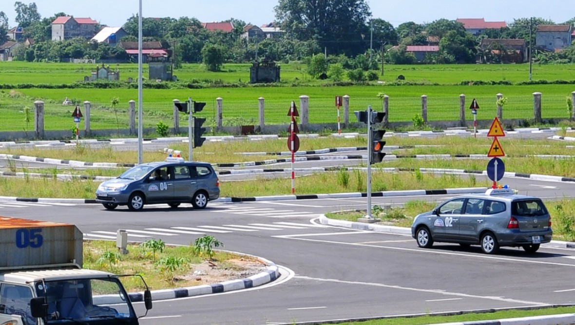 Vừa thi đỗ bằng lái xe có được điều khiển phương tiện ngay? Vừa thi đỗ bằng lái xe có được điều khiển phương tiện ngay?