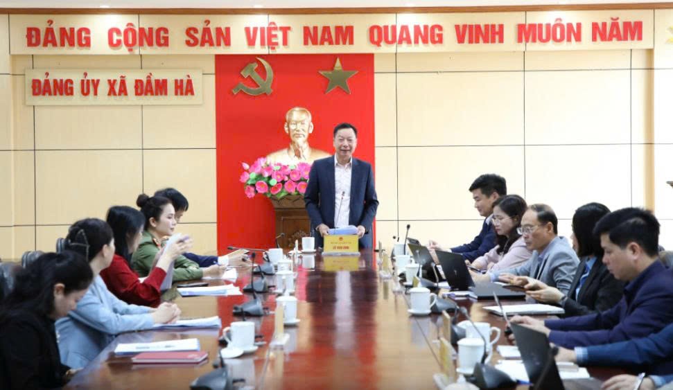 Ông Lê Văn Ánh, Phó Chủ tịch UBND tỉnh, làm việc với xã Đầm Hà. Ông Lê Văn Ánh, Phó Chủ tịch UBND tỉnh, làm việc với xã Đầm Hà.