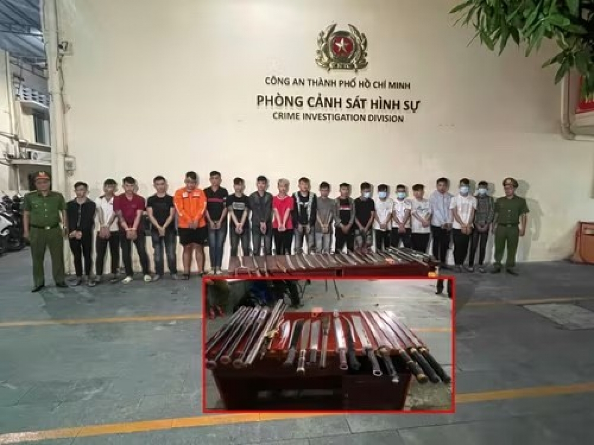 Tạm giữ hình sự 19 thanh thiếu niên dùng hung khí hỗn chiến, gây náo loạn đường phố