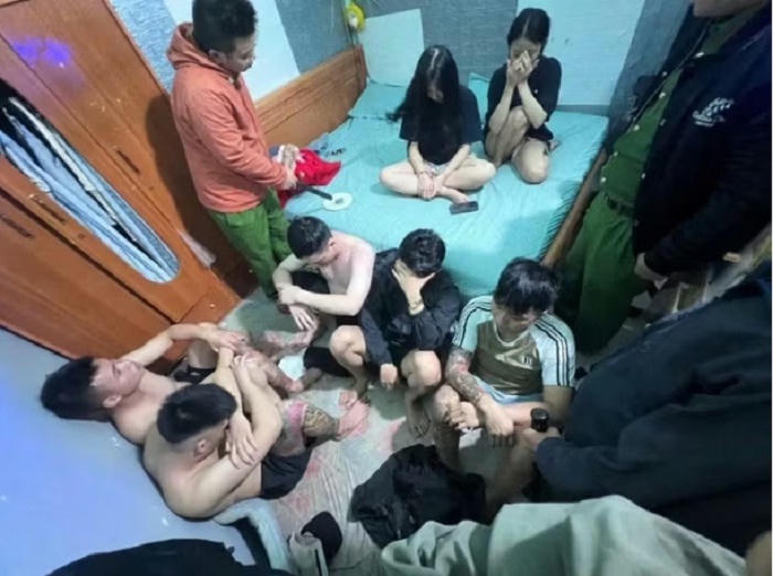 Bắt quả tang nhóm đối tượng tụ tập
