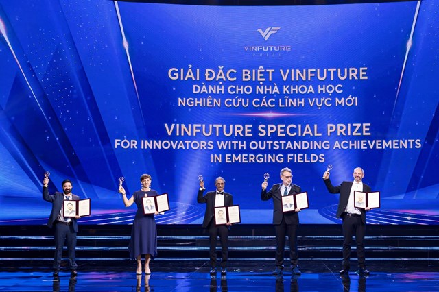 Giải Đặc biệt VinFuture 2025 d&agrave;nh cho Nh&agrave; khoa học nghi&ecirc;n cứu c&aacute;c lĩnh vực mới với&nbsp;những đổi mới trong ph&aacute;t triển c&aacute;c loại c&acirc;y trồng lai c&oacute; khả năng tự nh&acirc;n giống.