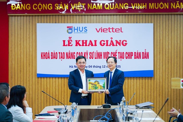Viettel sẵn s&agrave;ng cho qu&aacute; tr&igrave;nh triển khai Đề &aacute;n nh&agrave; m&aacute;y chế tạo chip b&aacute;n dẫn Viettel