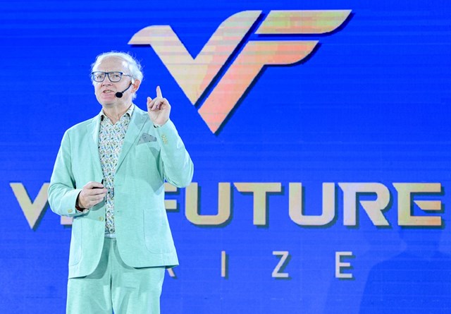 GS. Toby Walsh - Gi&aacute;m đốc Khoa học Viện AI li&ecirc;n ng&agrave;nh của Đại học New South Wales (&Uacute;c) chia sẻ tại buổi tọa đ&agrave;m chiều (2/12). &nbsp;