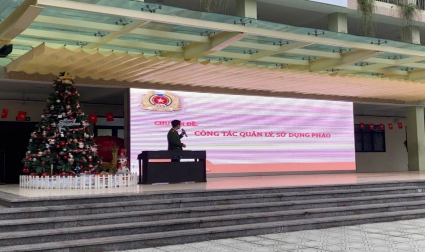 Công an phường Đống Đa tuyên truyền, phổ biến giáo dục pháp luật tại trường học Công an phường Đống Đa tuyên truyền, phổ biến giáo dục pháp luật tại trường học