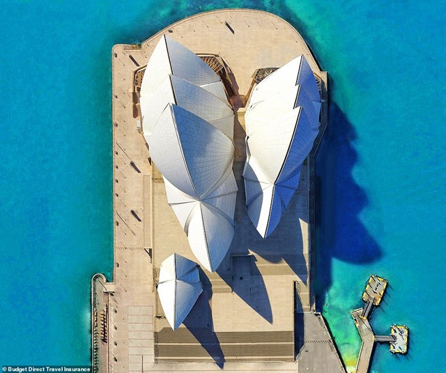 Nh&agrave; h&aacute;t Opera Sydney tại Australia được kiến tr&uacute;c sư Jorn Utzon thiết kế với mong muốn t&aacute;c phẩm d&ugrave; nh&igrave;n tr&ecirc;n cao hay từ c&aacute;c ph&iacute;a cũng đều sở hữu vẻ đẹp ấn tượng. Kiến tr&uacute;c sư người Mỹ Louis Kahn nhận x&eacute;t, mặt trời kh&ocirc;ng biết m&igrave;nh sở hữu vẻ đẹp thế n&agrave;o cho đến khi được phản chiếu bởi t&ograve;a nh&agrave; n&agrave;y.