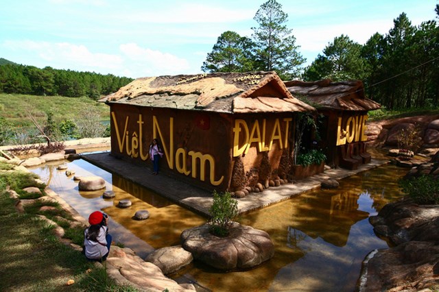 Ngôi nhà đất đỏ bazan độc đáo nhất Việt Nam - Ảnh 1