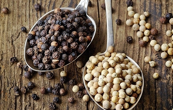 Ngày 18/, giá tiêu trong nước tiếp tục giảm 500 đồng/kg