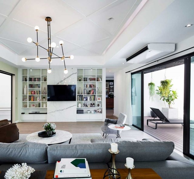 Kệ ti vi được thiết kế l&agrave;m tủ lưu trữ vừa tận dụng lại tối ưu h&oacute;a được kh&ocirc;ng gian.