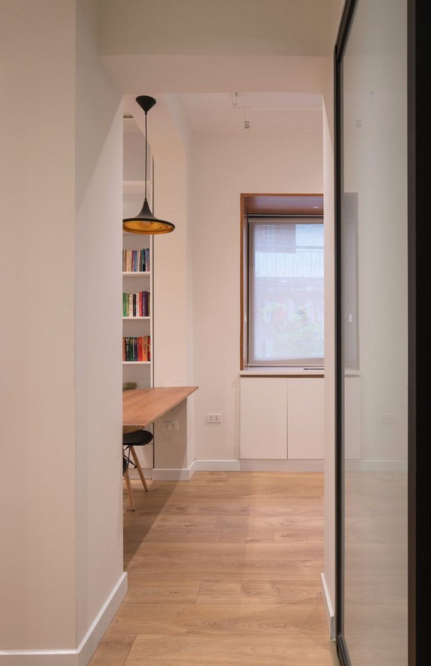 Kiến tr&uacute;c sư đ&atilde; tăng khả năng lưu trữ của căn nh&agrave; bằng rất nhiều hệ tủ &acirc;m tường