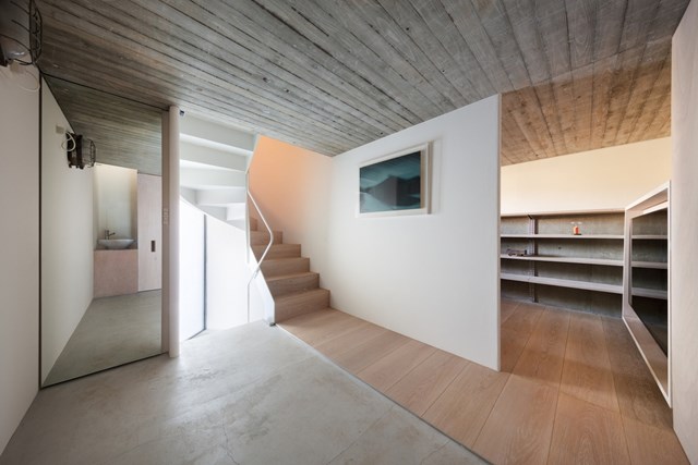 Lối v&agrave;o nh&agrave; được thiết kế như một 