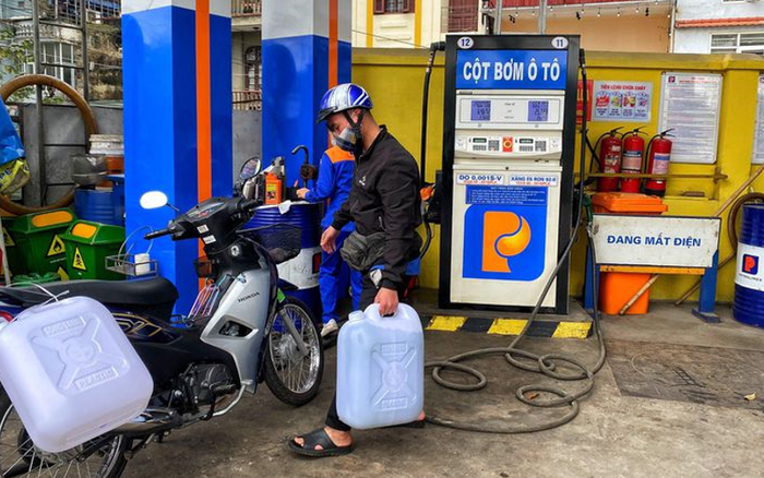 Hành vi tích trữ xăng dầu có dấu hiệu tăng đột biến trong thời gian gần đây. (Ảnh minh họa)