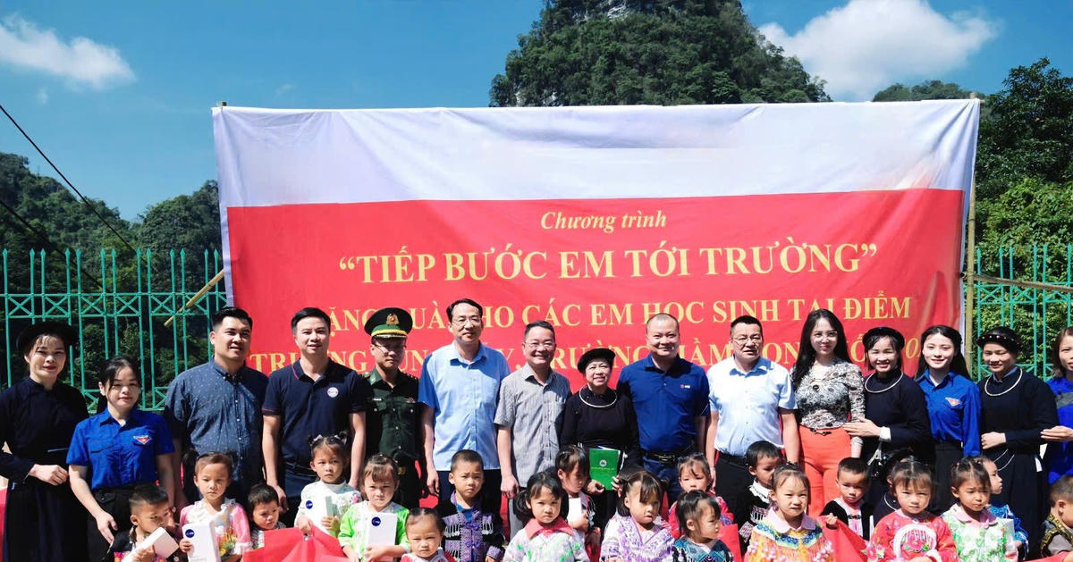 Báo Pháp luật Việt Nam trao yêu thương nơi biên giới: Tiếp sức em thơ bước vào năm học mới