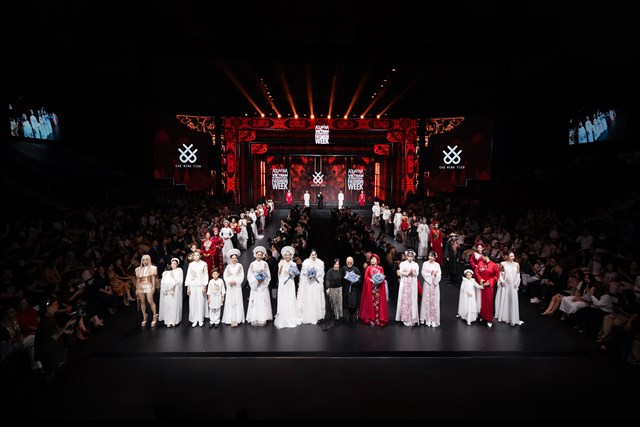 CEO ‘vợ quốc dân’ Phạm Hồng Nhung bất ngờ xuất hiện trong BST ‘Thoải Mộng’ của NTK Cao Minh Tiến - Ảnh 2