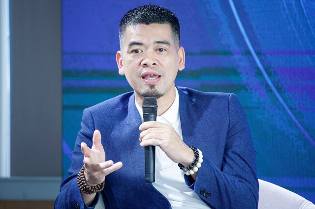 &Ocirc;ng L&ecirc; T&ugrave;ng Gi&aacute;m đốc Chiến lược Tập đo&agrave;n SUNHOUSE chia sẻ tại buổi họp b&aacute;o.