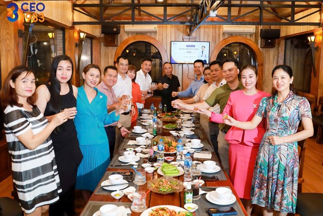 Kh&ocirc;ng kh&iacute; ấm c&uacute;ng, kết nối tại chương tr&igrave;nh.