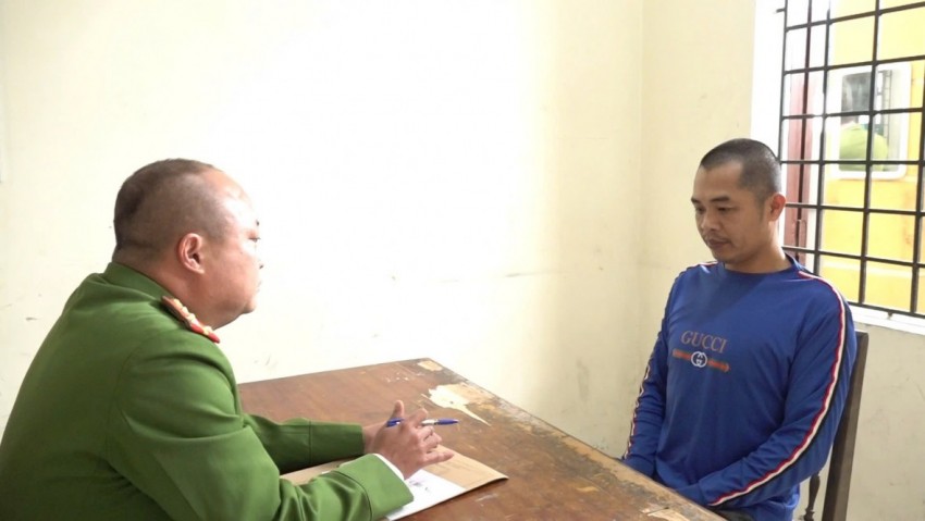 Đối tượng tại cơ quan công an.