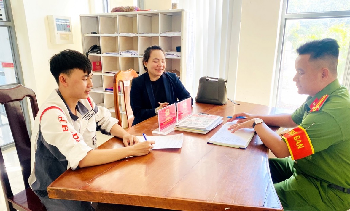 Tài khoản ngân hàng bất ngờ nhận gần nửa tỷ, nam thanh niên vội vàng báo công an