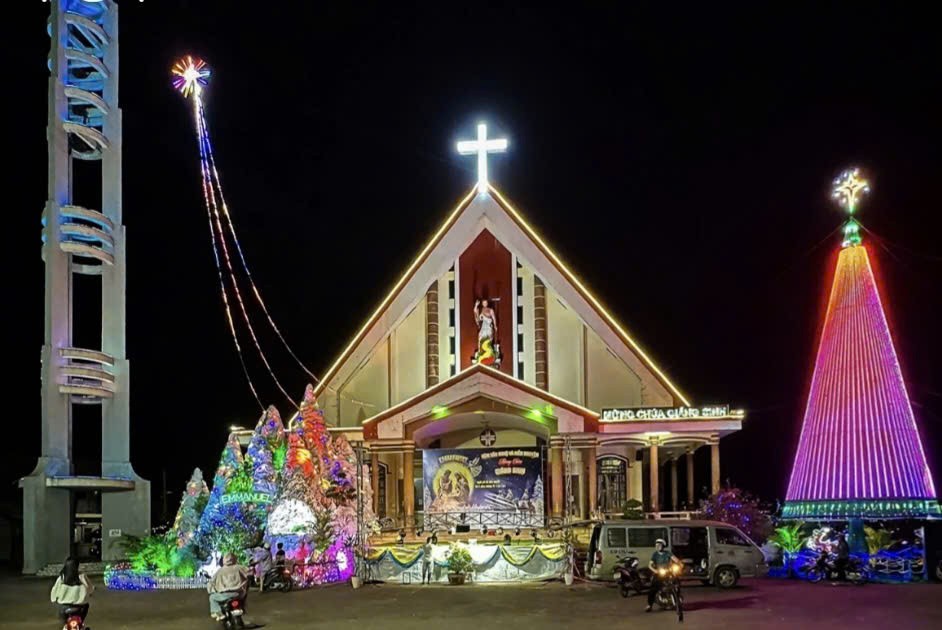 Giáng sinh rộn ràng, ấm áp trên cao nguyên Đắk Lắk Giáng sinh rộn ràng, ấm áp trên cao nguyên Đắk Lắk