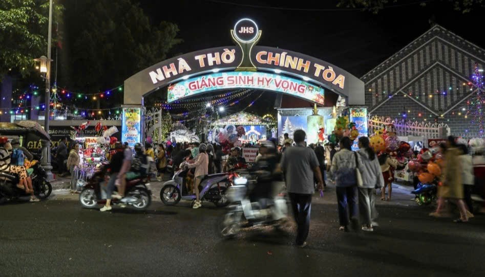 Giáng sinh rộn ràng, ấm áp trên cao nguyên Đắk Lắk Giáng sinh rộn ràng, ấm áp trên cao nguyên Đắk Lắk