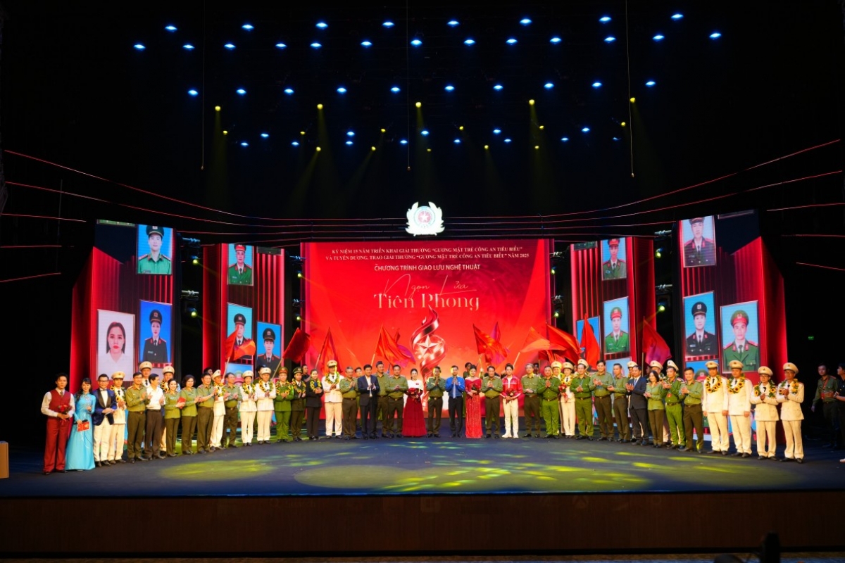 Vinh danh 20 Gương mặt Công an tiêu biểu năm 2025