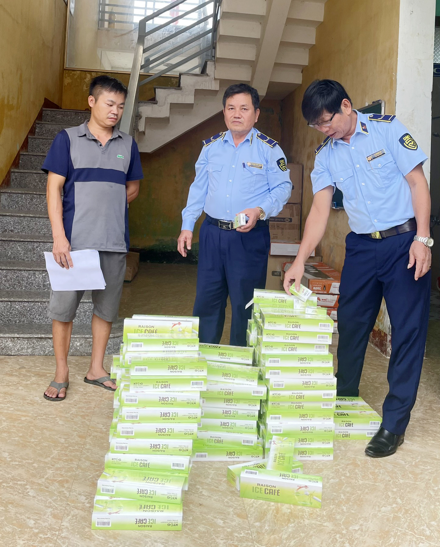 Lô thuốc lá điều hiệu RAISON ICE CAFÉ bị thu giữ
