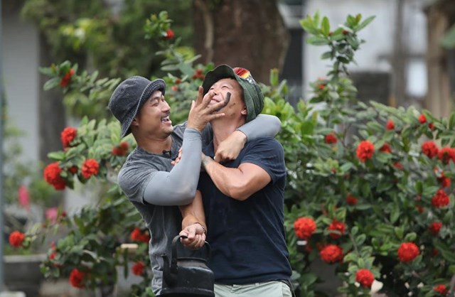 Bố ơi mình đi đâu thế? 2025 - tập 8: Cười “vỡ bụng” cảnh Duy Hưng, Trung Ruồi, Neko Lê hào hứng bịt mắt bắt dê nhưng lại vồ phải nhau - Ảnh 1