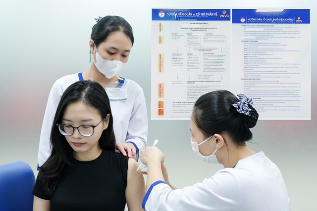 Với 230 trung t&acirc;m, VNVC cung cấp đầy đủ c&aacute;c loại vaccine ph&ograve;ng bệnh truyền nhiễm cho cả trẻ em v&agrave; người lớn. Ảnh: M&ocirc;̣c Thảo