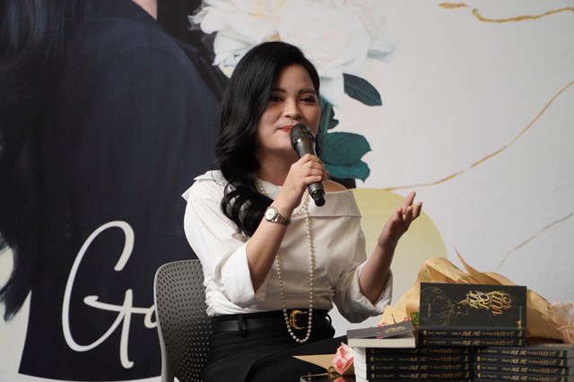 T&aacute;c giả Gari Nguyễn chia sẻ trong buổi ra mắt.