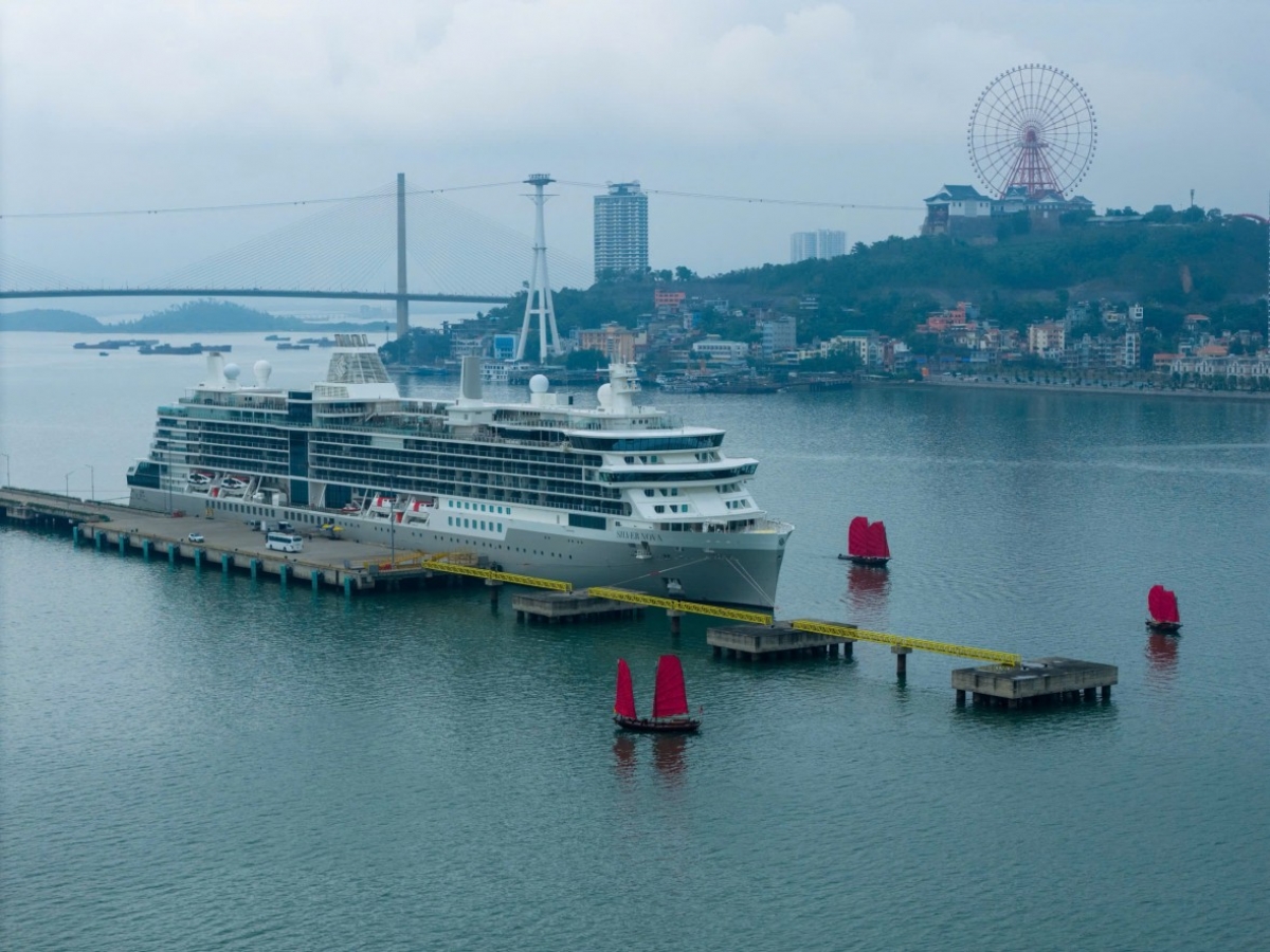 Siêu du thuyền Silver Nova đưa 665 du khách quốc tế đến Hạ Long dịp đầu Xuân 2026