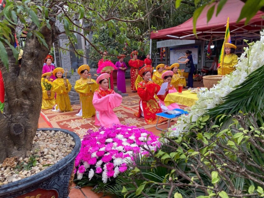 5 đoàn tế của Cục Di sản Văn hoá - Bộ Văn hoá Thể thao và Du lịch thực hiện các nghi thức tế lễ trước thời điểm khai ấn. 5 đoàn tế của Cục Di sản Văn hoá - Bộ Văn hoá Thể thao và Du lịch thực hiện các nghi thức tế lễ trước thời điểm khai ấn.