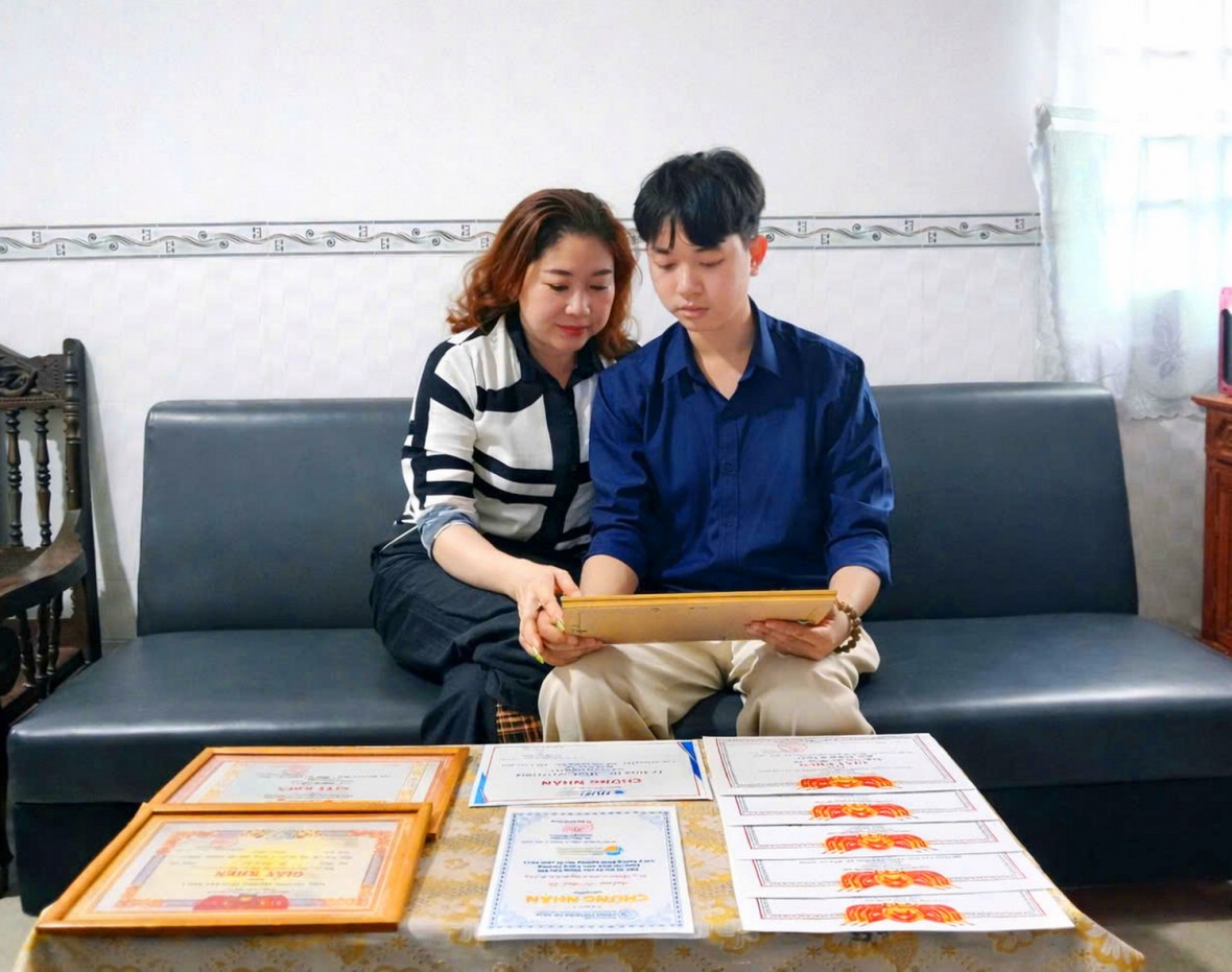 Cà Mau: Công an cơ sở chăm lo hậu phương, tiếp sức thanh niên thực hiện nghĩa vụ CAND Cà Mau: Công an cơ sở chăm lo hậu phương, tiếp sức thanh niên thực hiện nghĩa vụ CAND