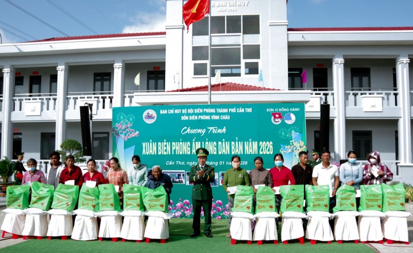 Xuân Biên phòng ấm lòng dân bản tại phường Vĩnh Châu, TP Cần Thơ