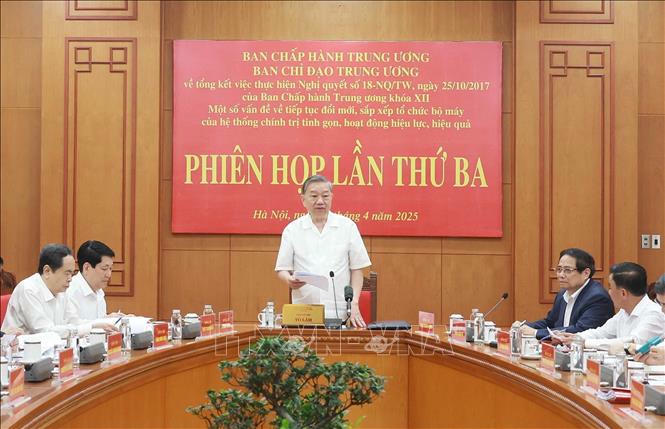 Tổng B&iacute; thư T&ocirc; L&acirc;m chủ tr&igrave; Phi&ecirc;n họp thứ ba Ban Chỉ đạo Trung ương về Nghị quyết 18. Ảnh: Thống Nhất/TTXVN