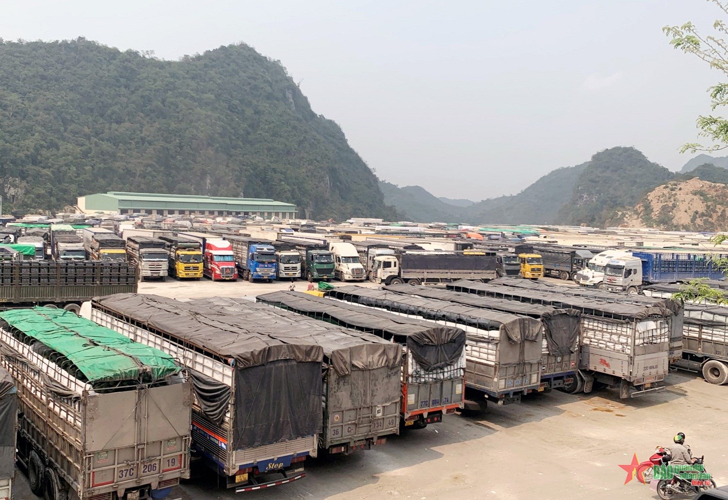 Cần giải bài toán ùn ứ hàng hóa trước cửa khẩu