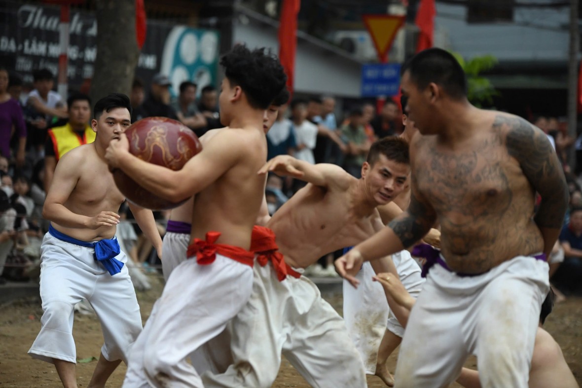 Tinh thần thượng võ trong hội vật cầu làng Thúy Lĩnh Tinh thần thượng võ trong hội vật cầu làng Thúy Lĩnh