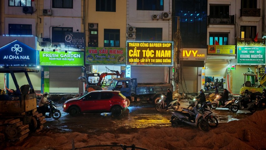 Người dân ngao ngán cảnh cận tết thi công đường Nguyễn Tuân