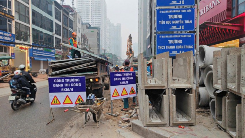 Người dân ngao ngán cảnh cận tết thi công đường Nguyễn Tuân